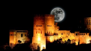 千夜一夜物語の世界へ迷い込む、スペインのアルハンブラ宮殿