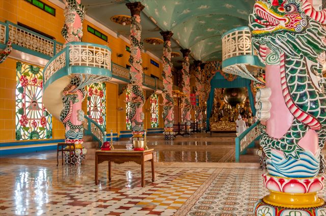 【ベトナム】世界の神様大集合！カラフルすぎる寺院は異空間