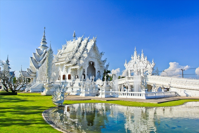 タイのアーティストが寺を作ったらこうなった 天国と地獄が混在する白い寺院 Tabizine 人生に旅心を