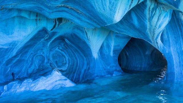 大理石が作りだした、美しすぎる青の洞窟「マーブル・カテドラル 