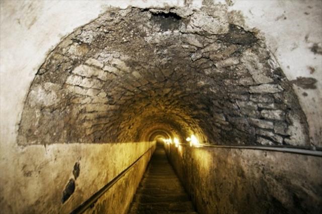 ナポリの地下には巨大な迷路がある！？