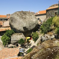 【ポルトガル】岩と村が共存する不思議な村「モンサント」