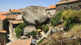 【ポルトガル】岩と村が共存する不思議な村「モンサント」