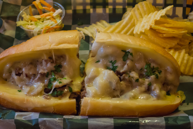 フィラデルフィア公式サンドイッチ　フィリー・チーズステーキ　VS　ホーギー