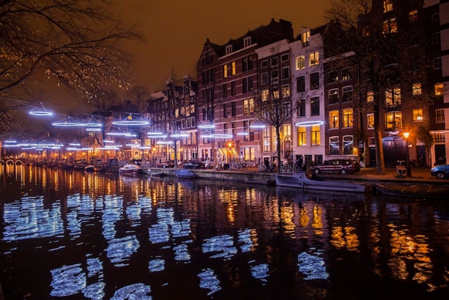 冬のイルミネーションに包まれて。アムステルダムで行われているライトフェスティバル