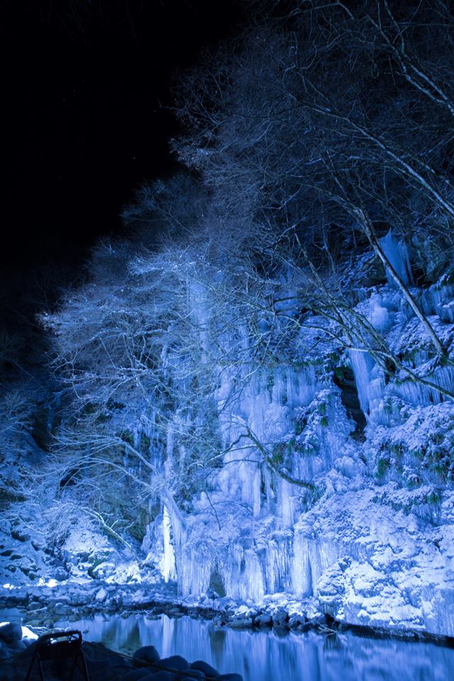 奥秩父の冬の風物詩 幻想的な三十槌の氷柱を見て真冬の美を堪能 Tabizine 人生に旅心を