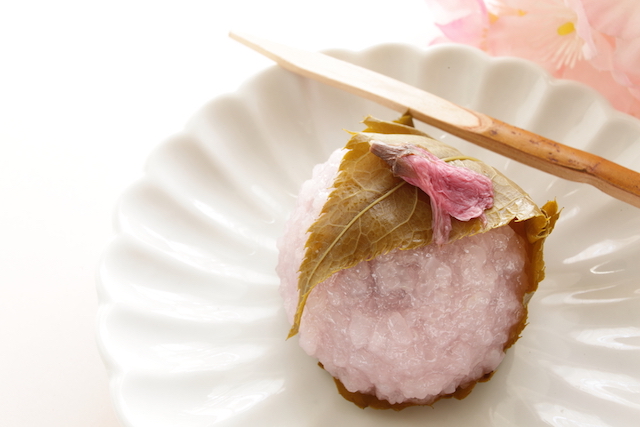 【どちらがお好み？】春と言えば「桜餅」。関東と関西の違いは？