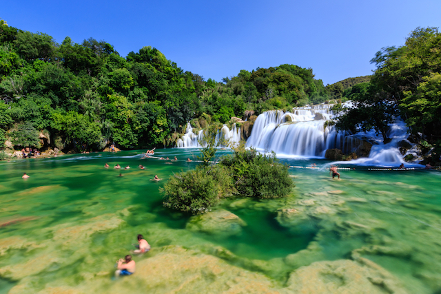 【穴場絶景】ヨーロッパ一美しい滝で泳いでみませんか？クルカ国立公園