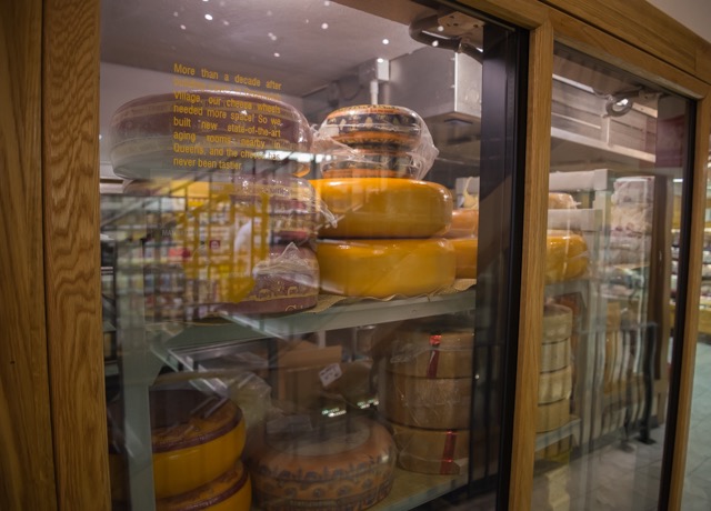 グルメ・ニューヨーカー御用達のチーズショップ　Murray's Cheese Shop