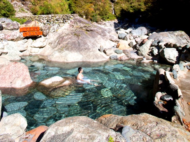 【富山】秘湯マニアの聖地！天保2年発見の深山幽谷の隠れ湯「黒薙温泉」