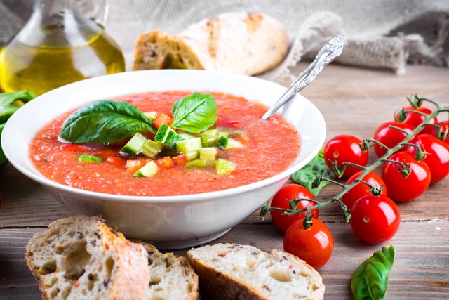 【レシピ】野菜不足の解消にも！ スペイン発トマトの冷製スープ