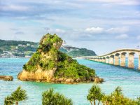 橋で渡れる離島「沖縄・古宇利島」への絶景ドライブ