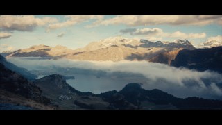 スイスの渓谷で絶景を生む雲海「マローヤのヘビ」現象とは？