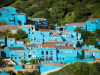 突然「真っ青」になったスペインの村。アンダルシアのフスカルとは？
