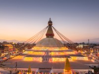 満月の夜に訪れて！ネパール最大の仏塔の夜景が美しい