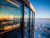 ３６０°のパノラマに包まれる雪化粧が美しいフィンランドのホテル