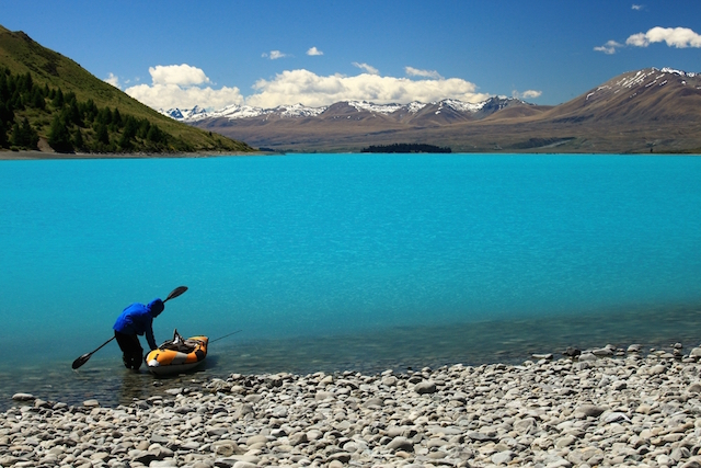 神秘的なミルキーブルーが美しすぎる！ニュージーランド「テカポ湖」