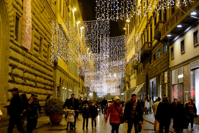 ルネッサンス文化花開いた芸術の都フィレンツェのクリスマス風景