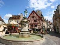 フランスブルゴーニュの首都、歴史とグルメで有名なディジョンの街