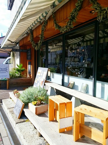 鎌倉の情報収集にも！ポップで可愛いカフェ「HOUSE YUIGAHAMA」
