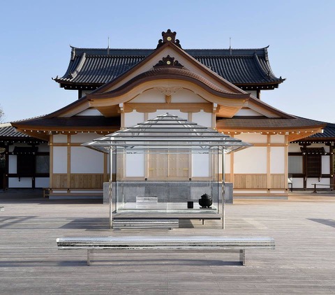 京都の新名所、パノラマの大舞台とガラスの茶室のコラボが感動的！