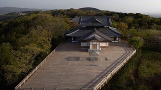 京都の新名所、パノラマの大舞台とガラスの茶室のコラボが感動的！