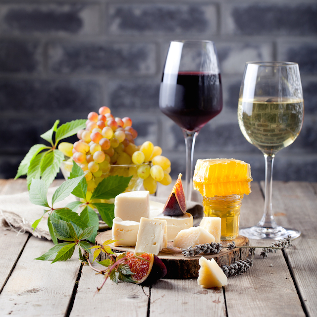 フランスのチーズ職人が来日！ ワインと楽しむ「チーズセミナー」初開催