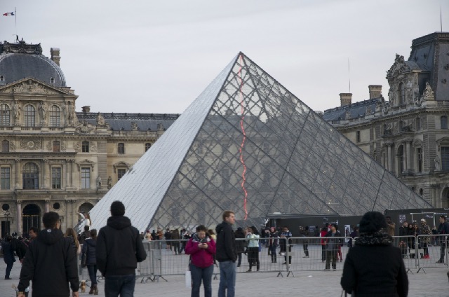 パリルーブル美術館のピラミッドの秘密