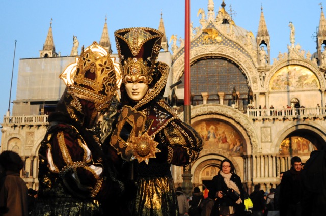 世界三大カーニバル、ベネチのカーニバルに参加する方法