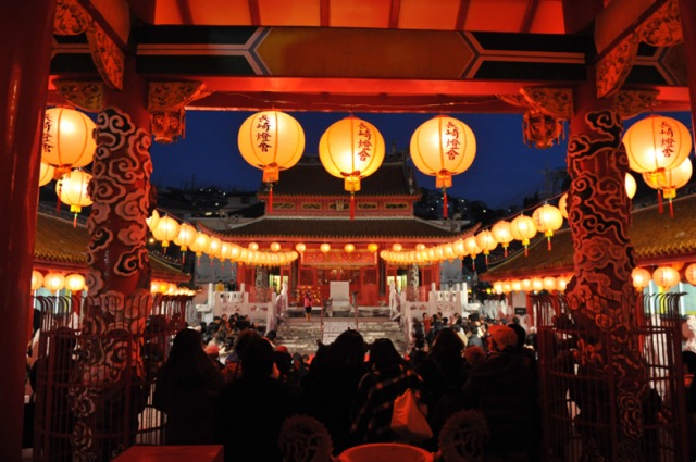 【1月下旬～2月頭掲載希望】まるで外国のよう！ランタンの灯りで彩られた街が幻想的で美しい、長崎のお祭り