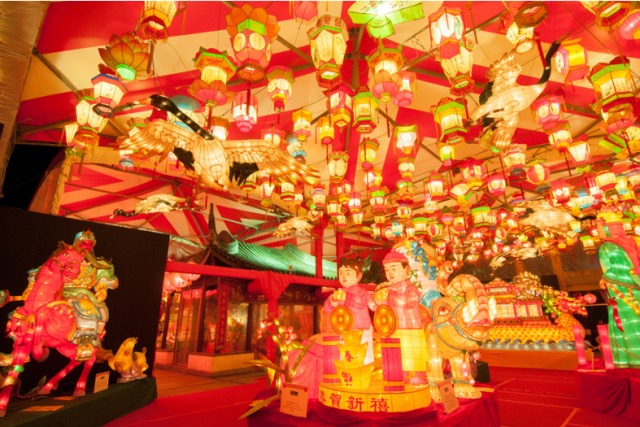 心が震えるほど美しく 幻想的 ランタンの灯りが百万人を魅了するお祭り ガジェット通信 Getnews
