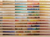 色が持つ不思議な世界が溢れる４２００色の画材ラボ