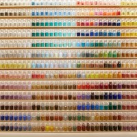 色が持つ不思議な世界が溢れる４２００色の画材ラボ