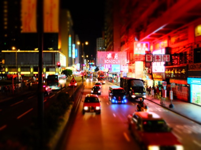 光と闇が共存する。香港一の繁華街、尖沙咀（チムサーチョイ）