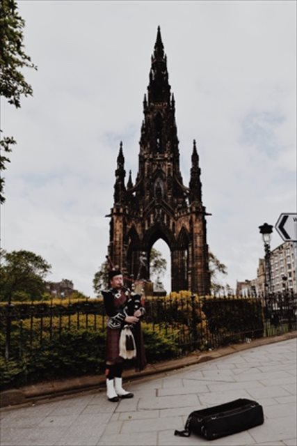 バグパイプ演奏や大聖堂を見学！スコットランドの伝統を満喫する旅