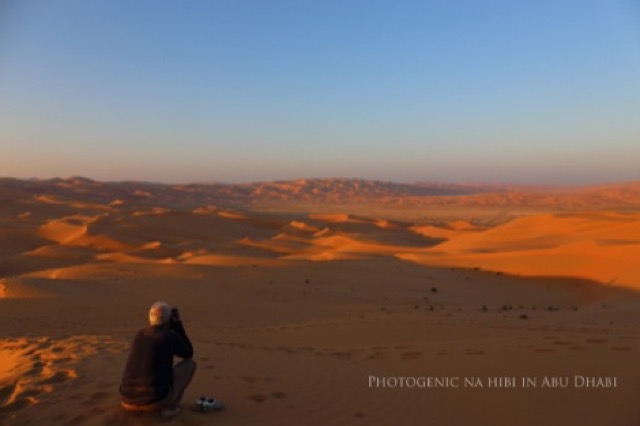 砂漠に昇る神秘的な朝日に感動。アブダビで「デザートハイク」に参加
