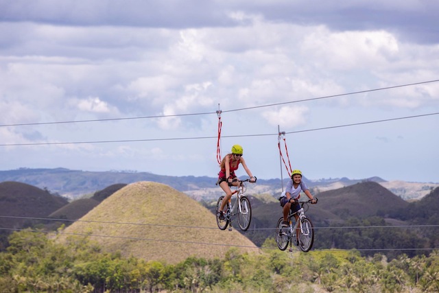 【フィリピン・ボホール島】爽快感抜群！空を飛ぶサイクリング