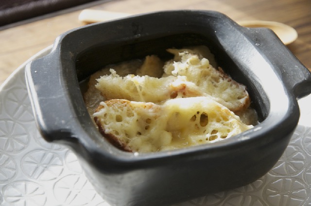 フランス人直伝レシピ　寒い冬にぴったりオニオングラタンスープ