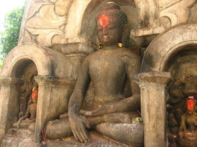 カトマンズの目玉観光スポット。ネパール最古の仏教寺院スワヤンブナート