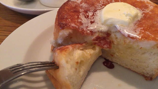 パンケーキみたい！人気カフェマメヒコ自家製「円パンと塩バター」がおいしい