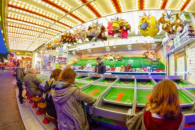 移動遊園地の魔法！ドイツの国民的お祭り「ハンブルガー・ドーム」