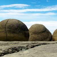 ニュージーランドにある不思議な石「モエラキ・ボルダーズ」