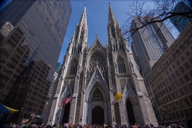 心の重荷を下ろす場所。全米最大の教会、NYの「聖パトリック大聖堂 