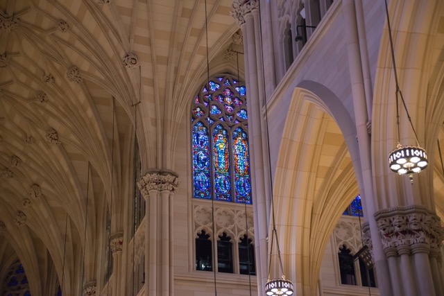 【ニューヨーク】心の重荷を下ろす場所。全米最大の教会　聖パトリック大聖堂（St. Patrick's Cathedral）