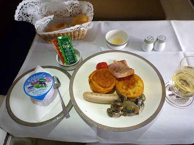 朝食から充実。タイ国際航空「バンコク～羽田」ファーストクラス