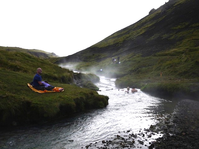 【アイスランド】かわいすぎる馬に乗って訪れる、温泉と大自然に癒される旅