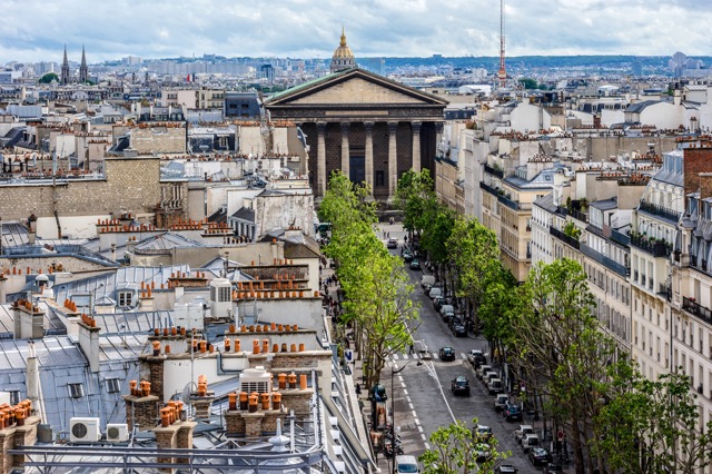 ひと味違ったパリの景色を体験　老舗デパートの屋上のから眺めるパリ