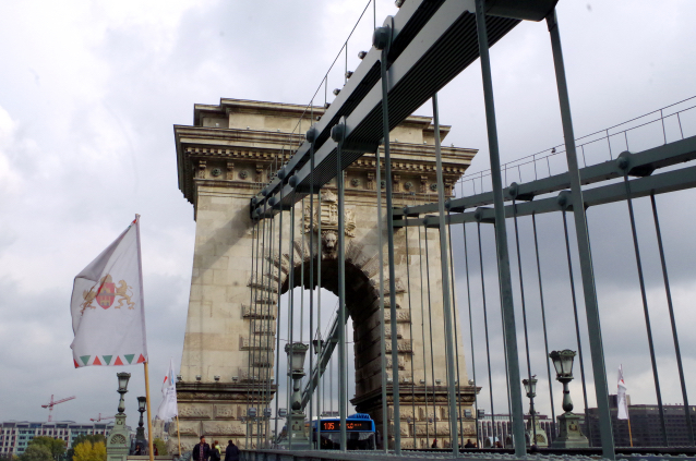 【ハンガリー】恋人達が願いをこめる「セーチェーニ鎖橋」をお散歩