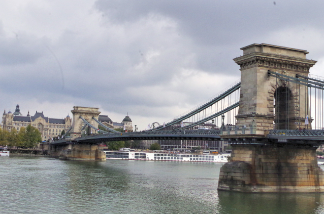 【ハンガリー】恋人達が願いをこめる「セーチェーニ鎖橋」をお散歩