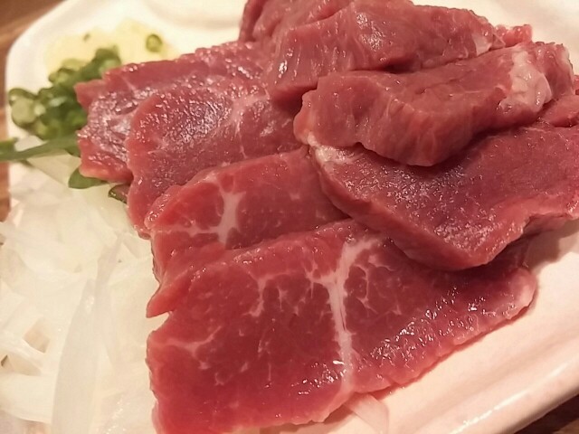 コンセプトは肉系居酒屋！馬、鶏、牛、豚の様々な肉を楽しむ「肉十八番屋」